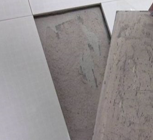 洛阳瓷砖空鼓维修公司分享瓷砖铺贴时如果打浆（即涂抹在瓷砖背面和基层上的砂浆或瓷砖胶）过少，会带来以下问题
